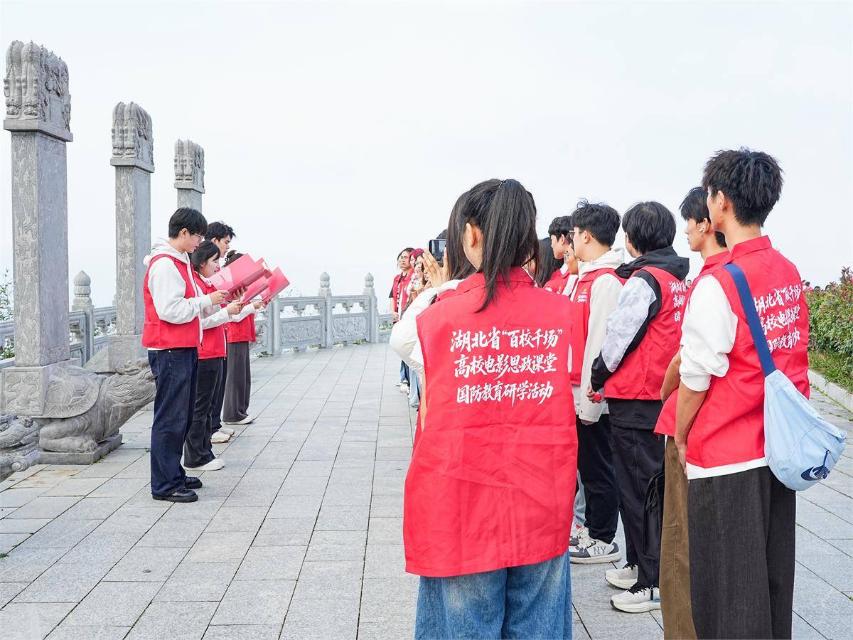 图片4:天台山山顶长征主题朗诵.jpg 图片4:天台山山顶长征主题朗诵.jpg